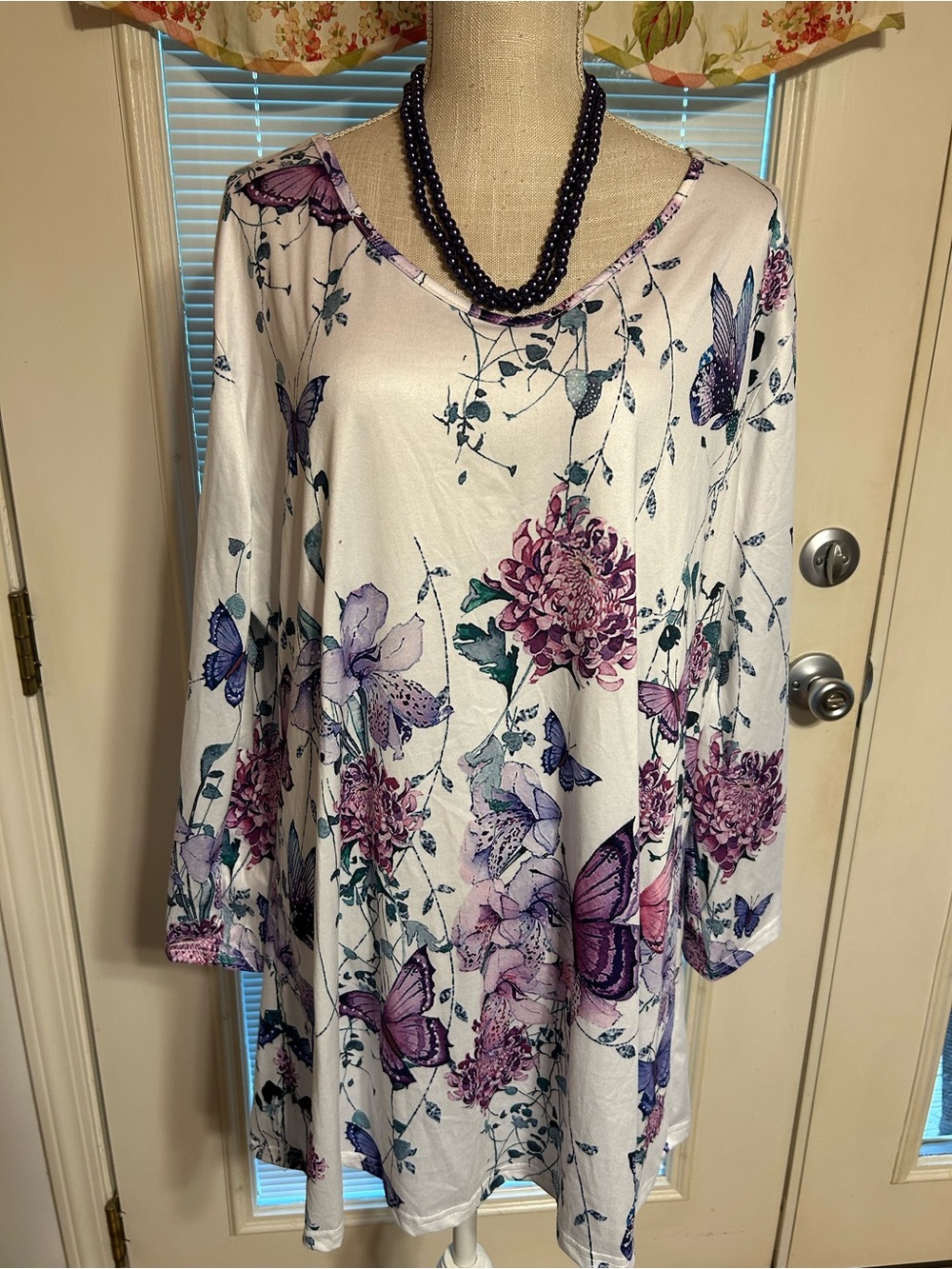 Blouse #7001 - Picture 2 of 8